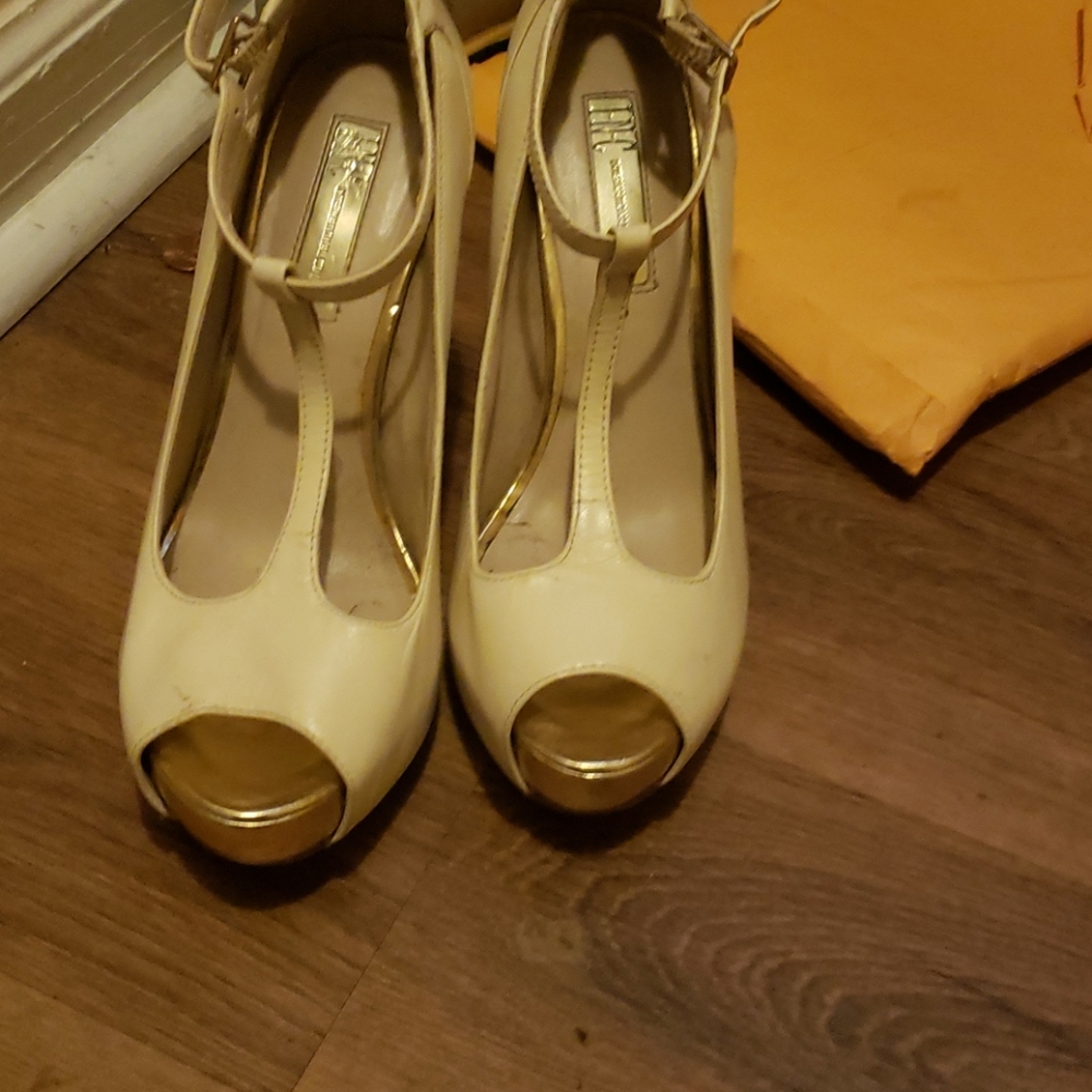 Shoes - Picture 4 of 4